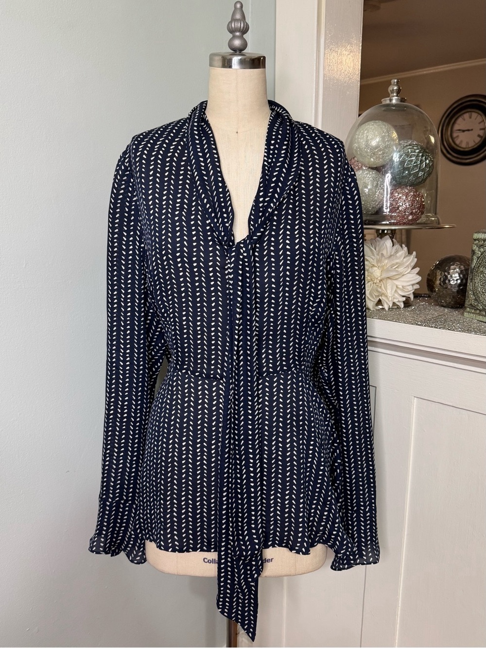 Classiques Entier 100% Silk Navy Blue Printed Tie Neck Blouse XL - Picture 10 of 12